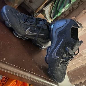 They are new never been wearn they have the tag